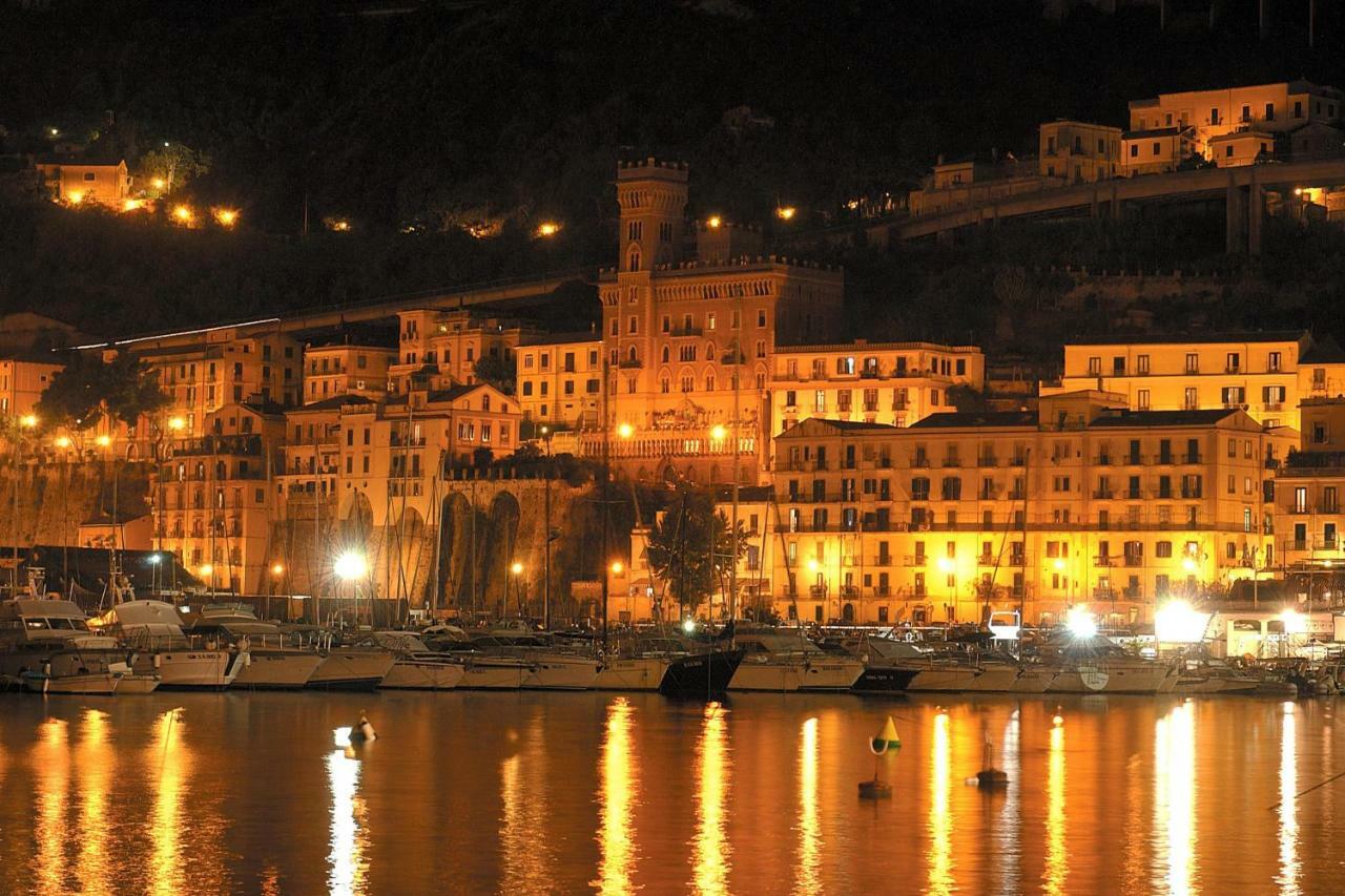 Starhost - Golden Suite Salerno Exterior photo